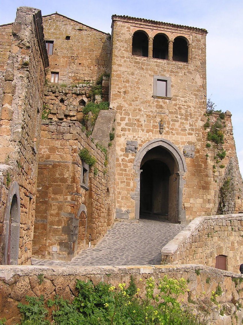 civita_di_bagnoregio_-_01-porta_santa_maria